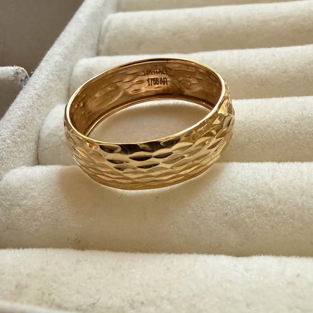 14KT Gold Band Size 8 Ring